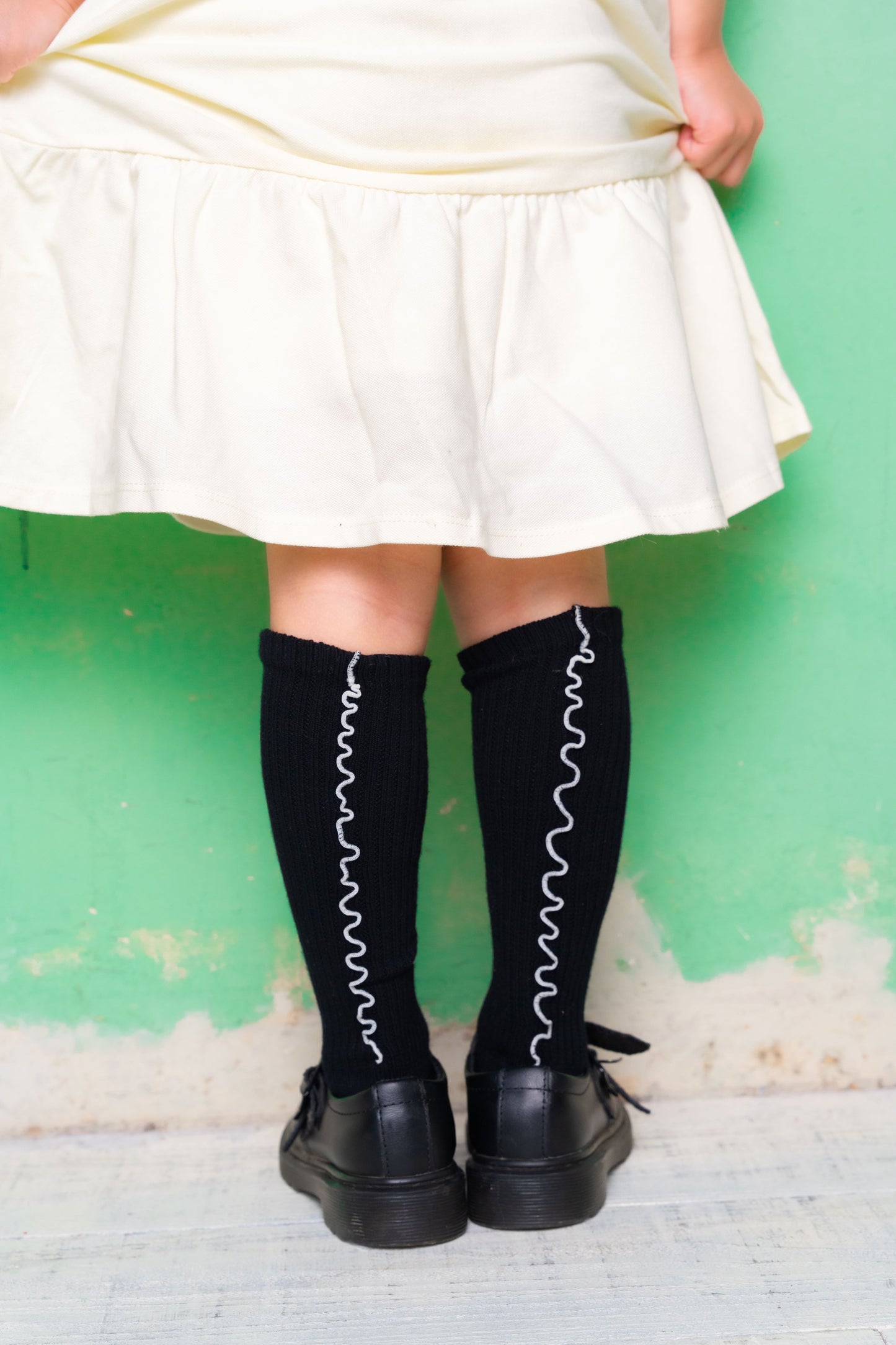 mellow ribbed high socks/　ブラック×オフホワイト